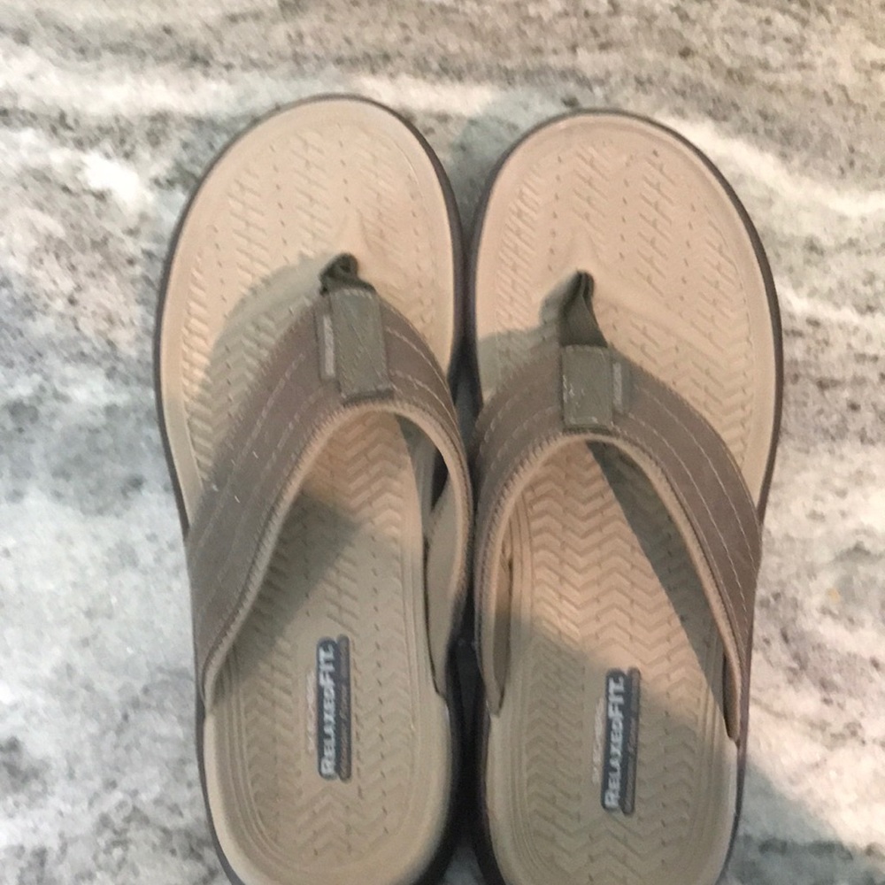 Sketchers Men’s Relaxed Fit Memory Foam Flip Flops